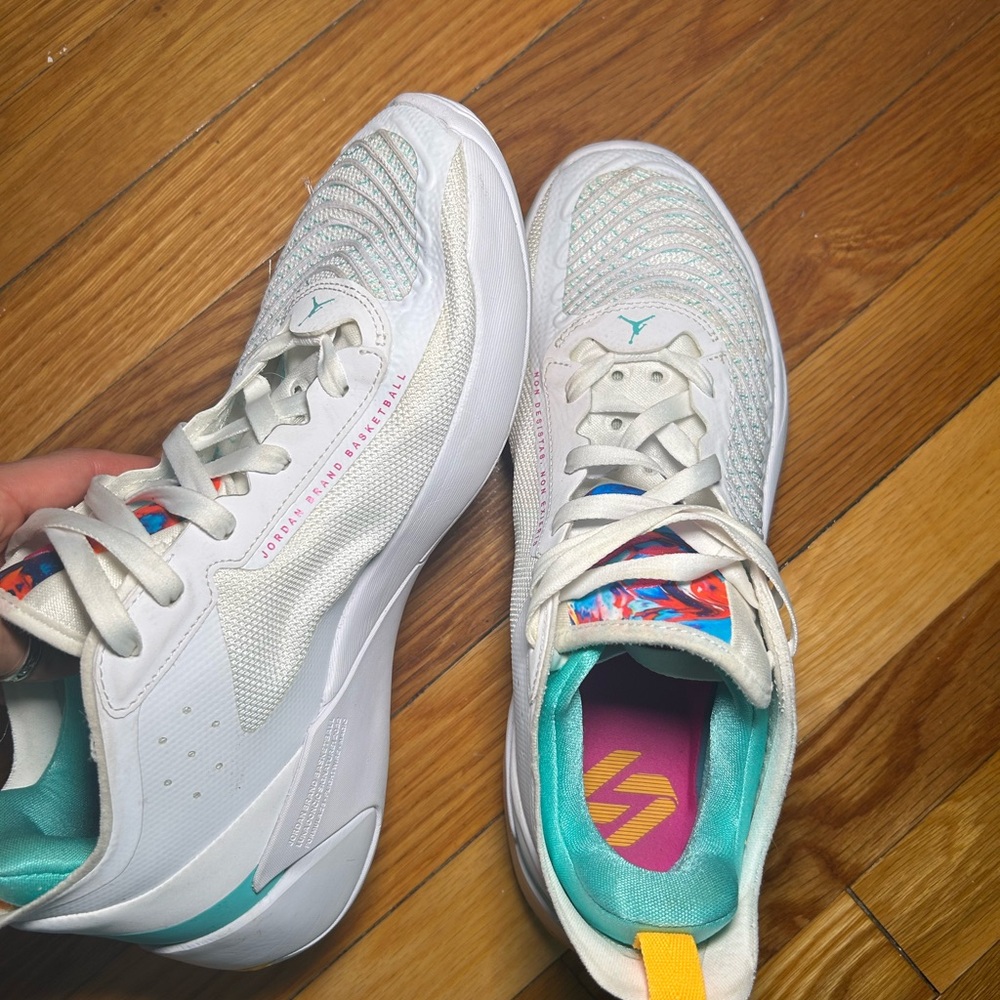 Jordan Athletic Shoes White and Teal - Picture 5 of 6